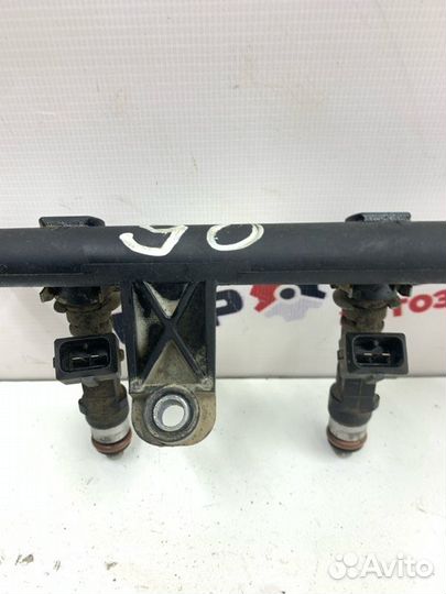 Топливная рейка с форсунками Renault Logan седан