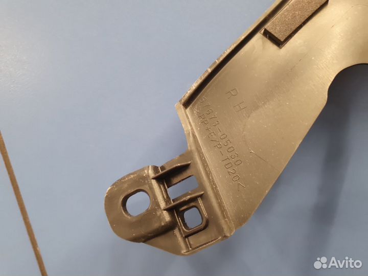 Обшивка рамки двери задней правой Toyota Avensis T