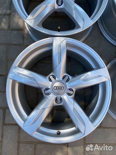 Литые диски R17 5x112 Audi