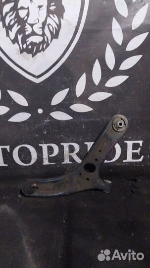 Правый Нижний рычаг Hyundai Solaris 2011год