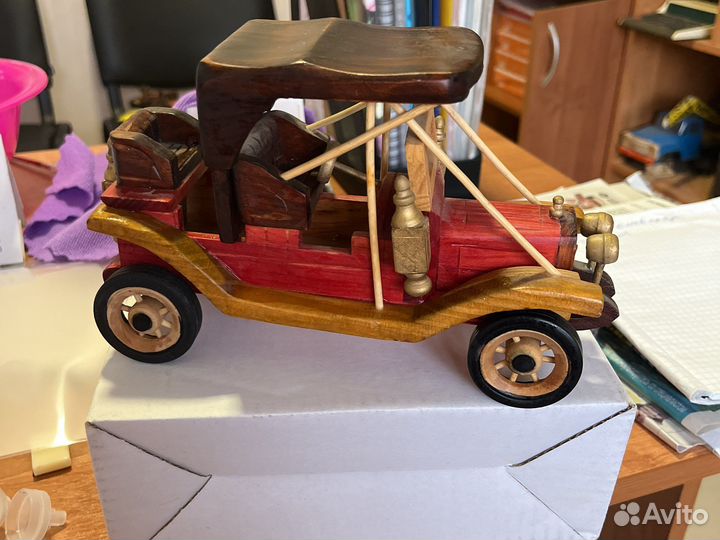 Деревянный автомобиль