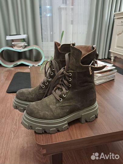Ботинки замшевые новые зеленые
