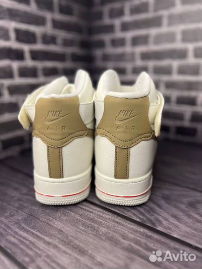 Кроссовки nike air force 1 luxe белые