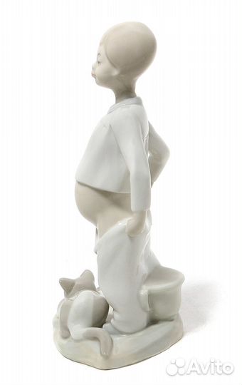 Фарфоровая фигура 