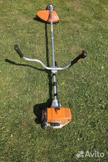 Покос травы триммером