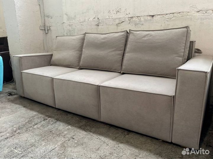 Диван новый 320*102