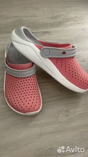 Сандалии crocs j2