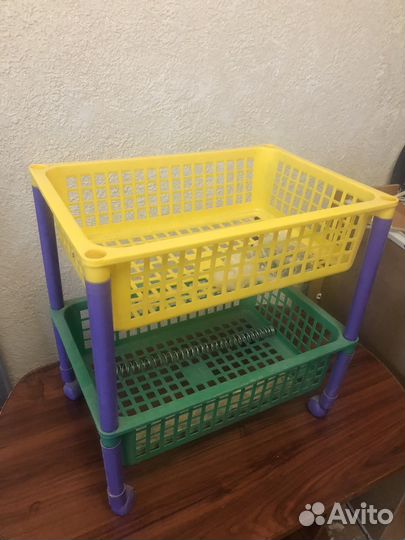 Этажерка на колесиках