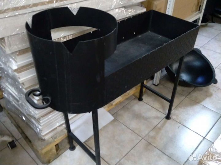 Мангал с подказанником на 10л казан. Наличие