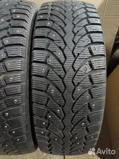 Pirelli Formula Ice 215/65 R16 98T