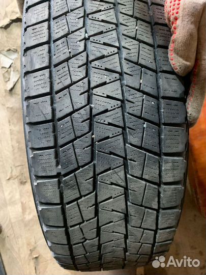 Bridgestone Blizzak DM-V1 225/65 R17 102R