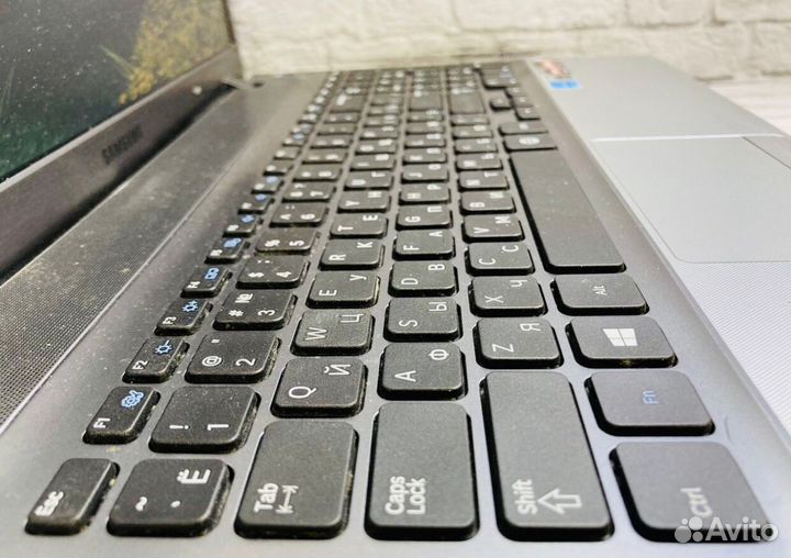 Ноутбук Samsung / A8 4500M / HDD / Radeon 7640G