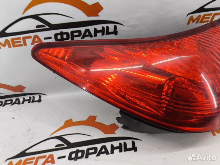 Фонарь задний правый Peugeot 308 легковой