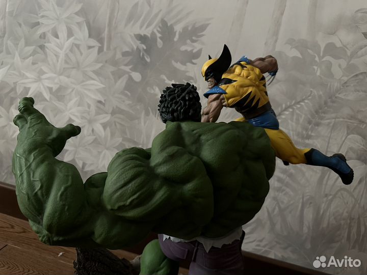 Sideshow Hulk vs Wolverine