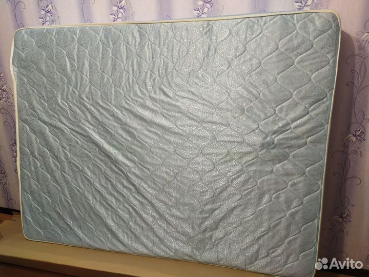 Кровать