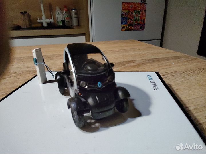 Renault twizy 1/43 дилерская модель