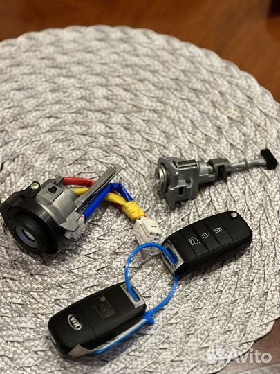 Замок зажигания с ключами 81905A2260