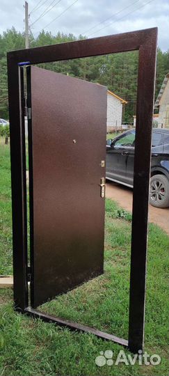 Дверь входная металлическая