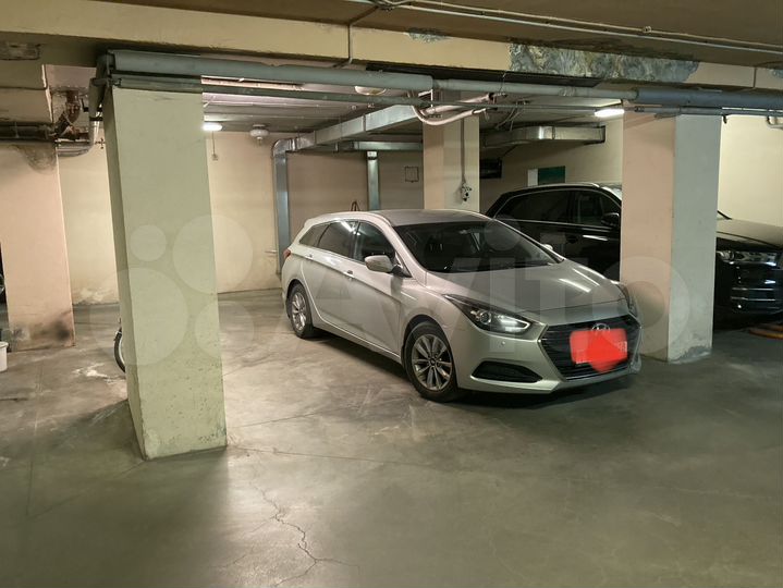 Машиноместо, > 30 м²