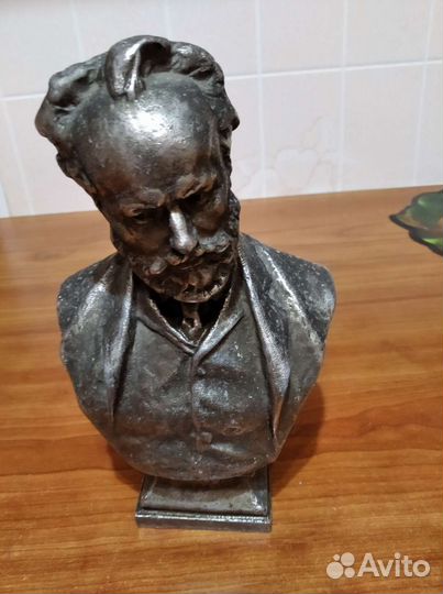 Бюст Криворуцкого