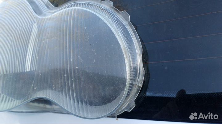 Стекло фары правой Mercedes-Benz W203