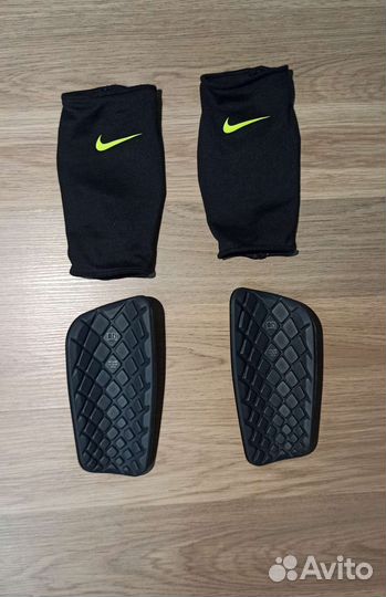 Щитки футбольные Nike