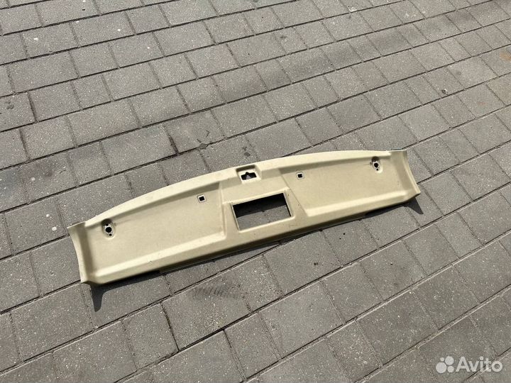 Бежевая накладка на потолок Mercedes w124