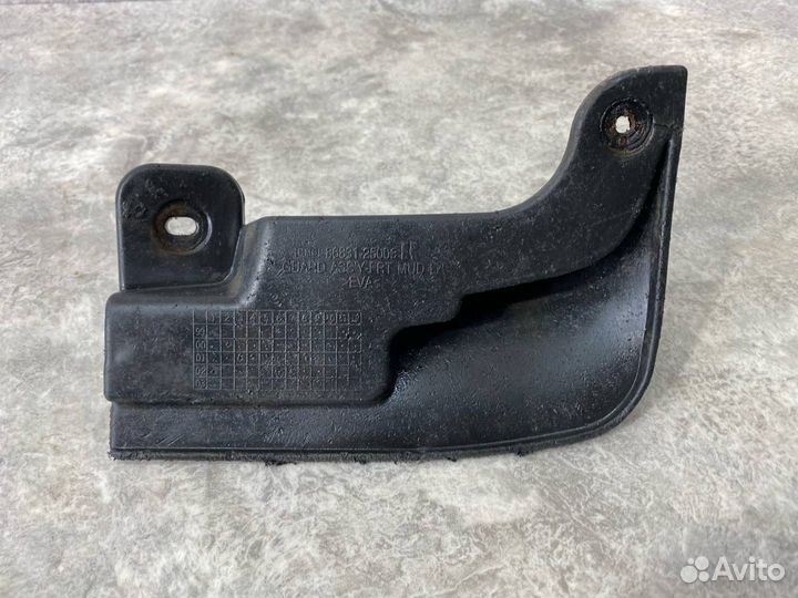 Брызговик передний левый Hyundai Accent 2 (LC) LC