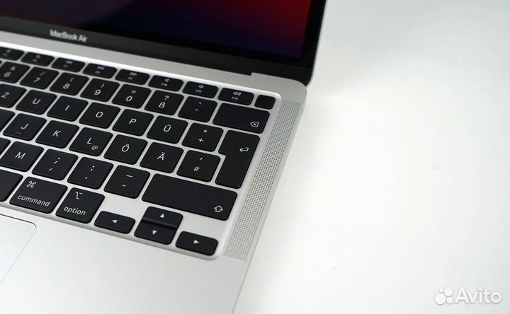 MacBook Air M1 8/256Gb Silver /Магазин/Новый