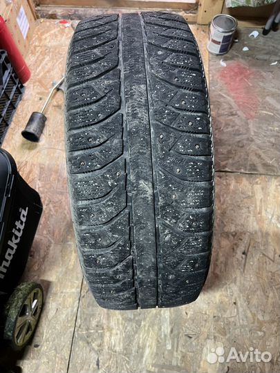 Bridgestone Ice Cruiser 7000 215/60 R16