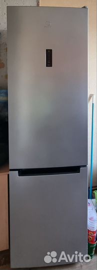 Холодильник Indesit DF5200 серебристый