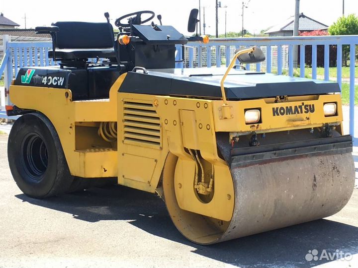 На разборке Коматсу Komatsu катки