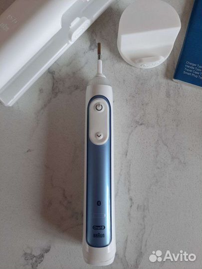Электрическая зубная щетка oral b