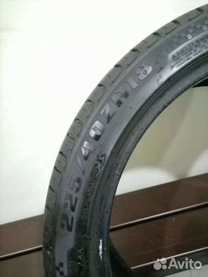 Royal Black Royal Performance 225/40 R18