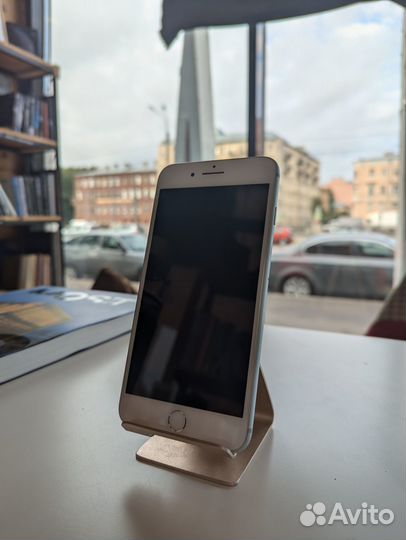 iPhone 8 Plus, 64 ГБ