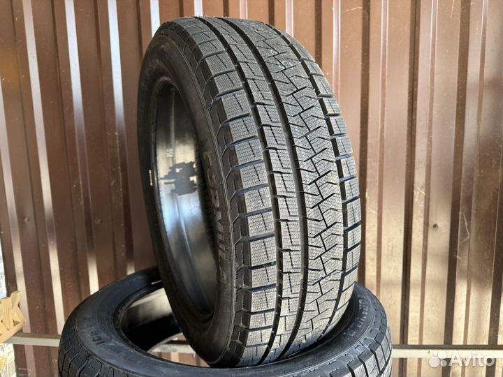 Pirelli Formula Ice FR 215/55 R18 99H