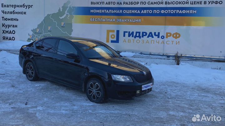 Обшивка стойки передней левой верхняя Skoda Octavia (A7) 5E0867233AY20