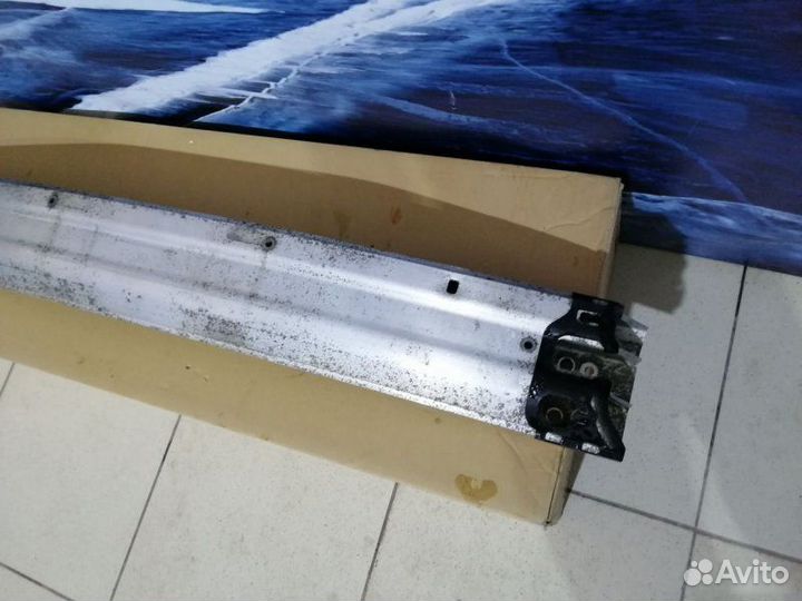 Усилитель бампера Toyota Camry 40