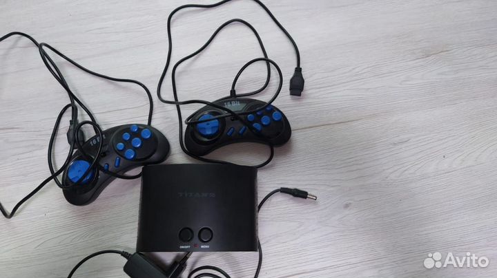 Игровая приставка Titan 2