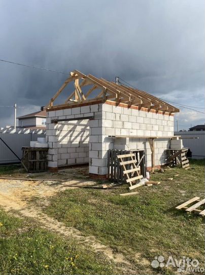 Бригада строителей