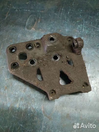 Кронштейн компрессора Kia Spectra