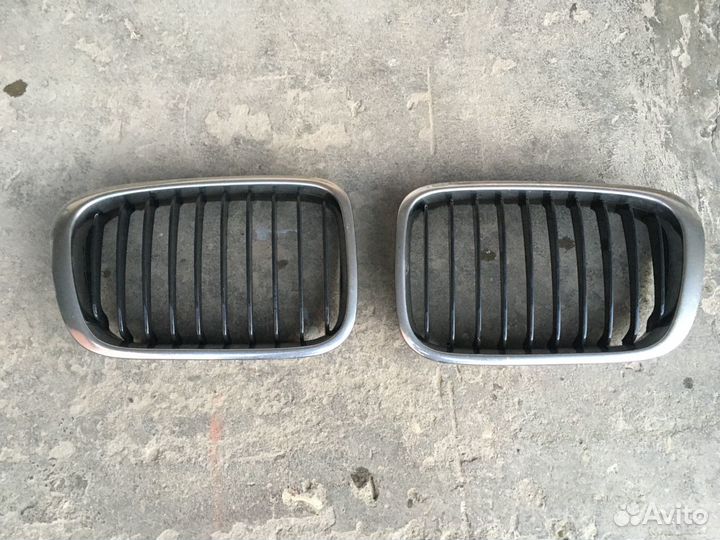 Решетки для бмв-3 1999г. Оригиналы Б/у. В хорошем
