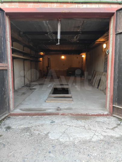 Гараж, > 30 м²