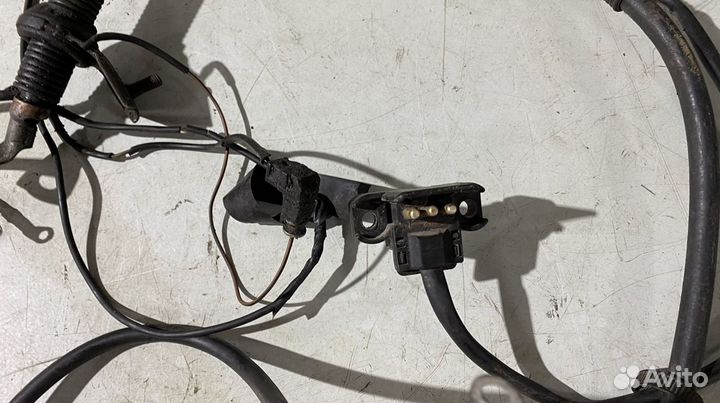 Клемма аккумуляторная плюсовая Mercedes W124