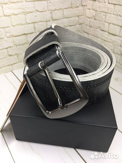 Мужской кожаный ремень черный