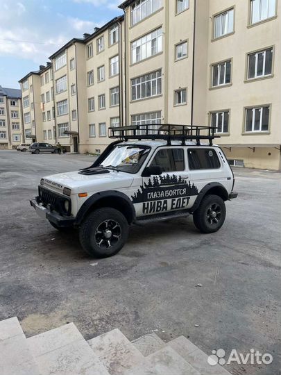 LADA 4x4 (Нива) 1.7 МТ, 2009, 300 000 км