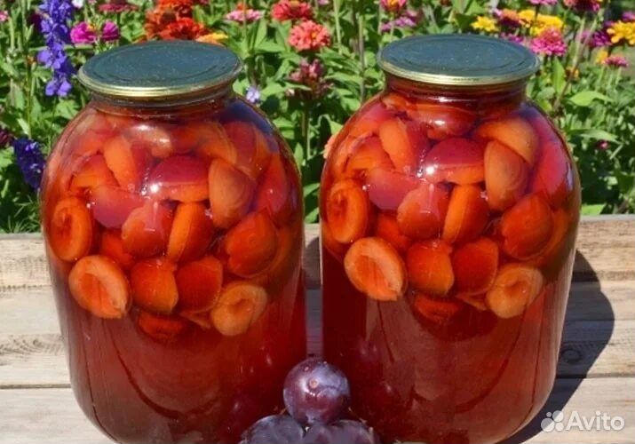 Яблоки,солёные грузди/огурцы,сок из облепихи