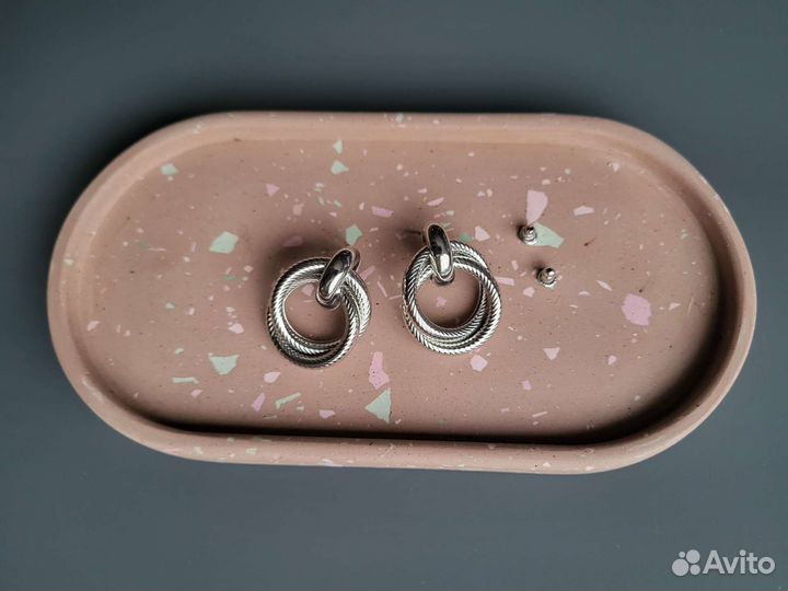 Стильные серьги