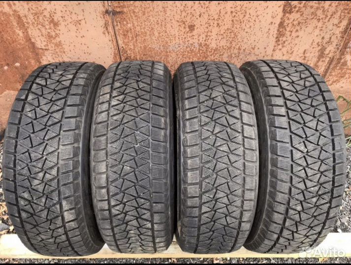 Bridgestone Blizzak DM-V2 265/60 R18