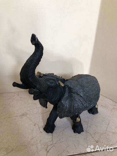 Фигурка слона в попоне